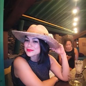 Meet your Posher, Veronica